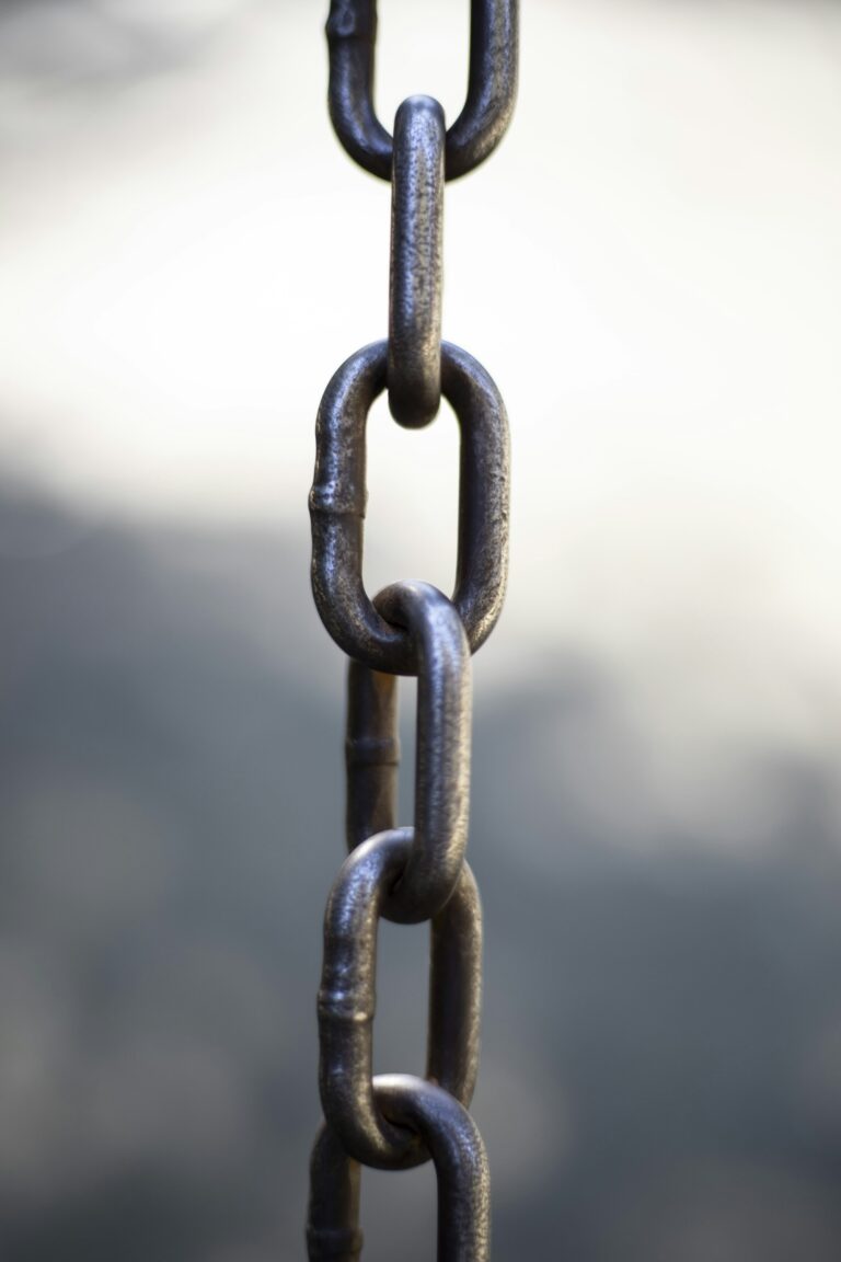 Close-up of connected metal chain links representing turning unlinked brand mentions into backlinks